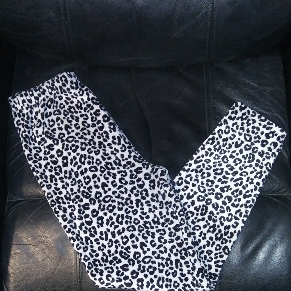 "Prestige Edge" Juniors Snow Leopard Print Legging Pants